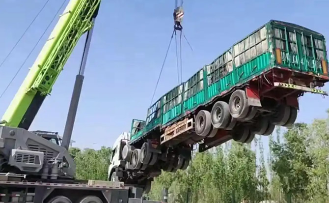 石渠道路脱困救援案例